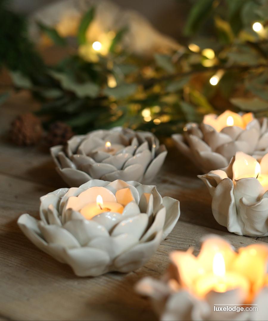 Porta candela a Ninphea in ceramica bianca, Lanterne e Portacandele, Complementi di arredo