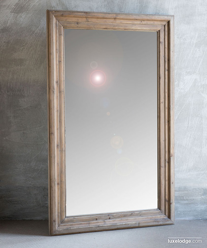 <p>Specchiera grande con cornice in legno di recupero e finitura brunita</p>
 