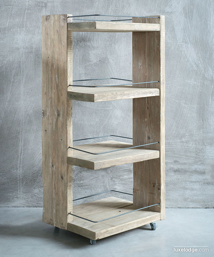 <p>Carrello a più piani, con ruote in legno di recupero.<br />
<br />
Made in Italy</p>
 